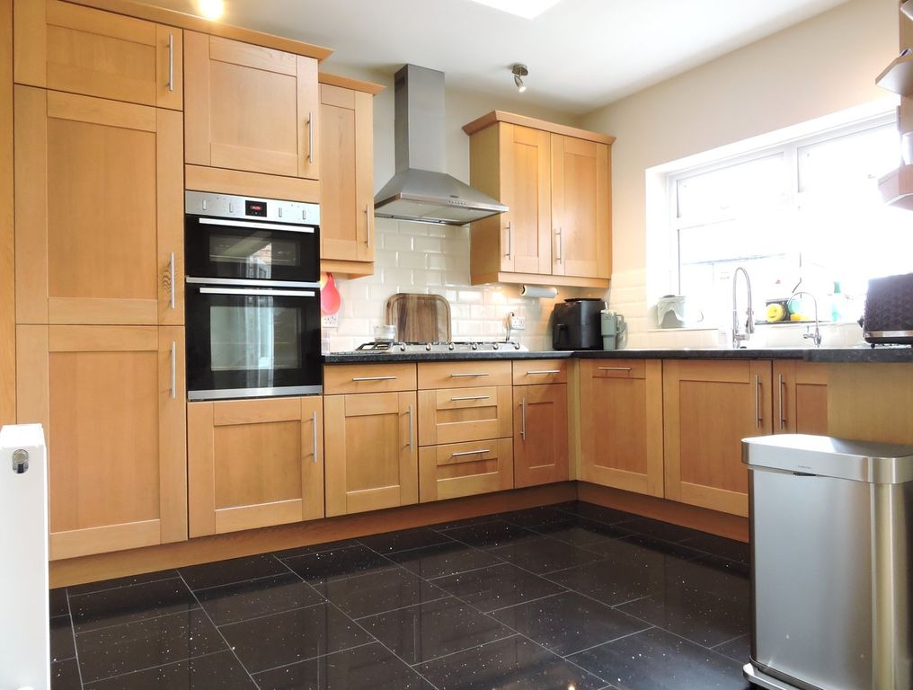 Property photo 2 of 32