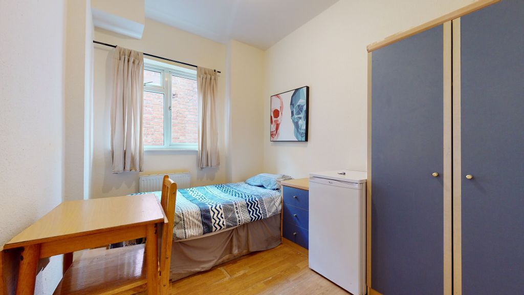 Property photo 1 of 5 Bedroom