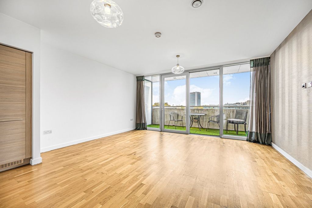 Property photo 2 of 10