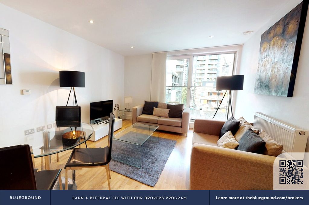 Property photo 3 of 18 Living Room