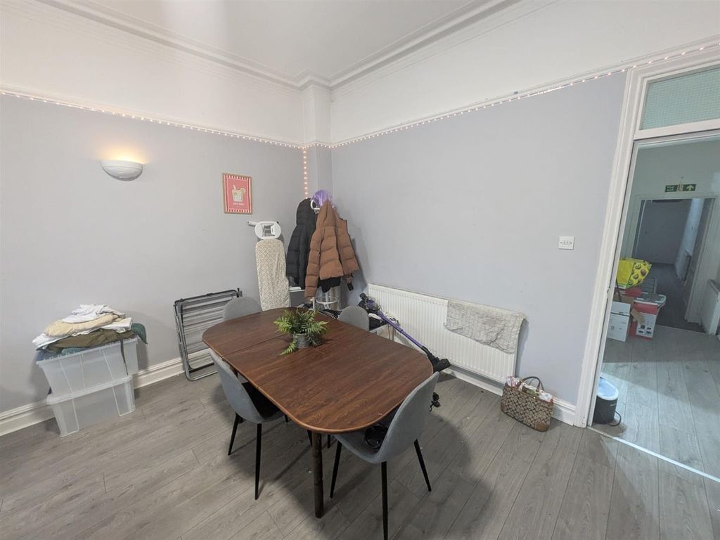 Property photo 3 of 21 Dining Area