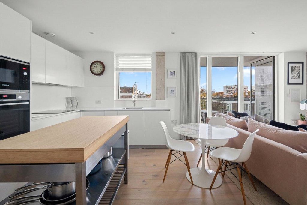 Property photo 2 of 24 Kitchen