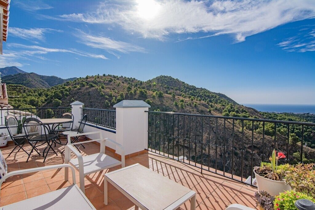 Property photo 3 of 10 Lounge Terrace Natural Park.Jpg