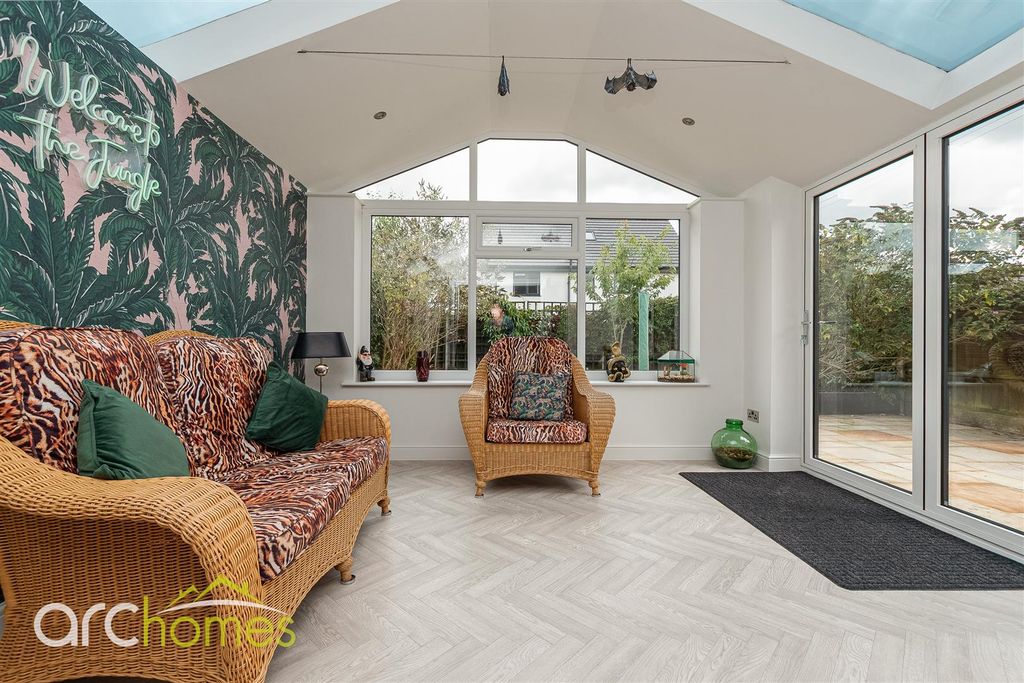 Property photo 3 of 37 Westleigh Lane-18.Jpg