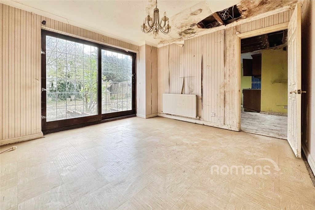 Property photo 3 of 11 Dining Room