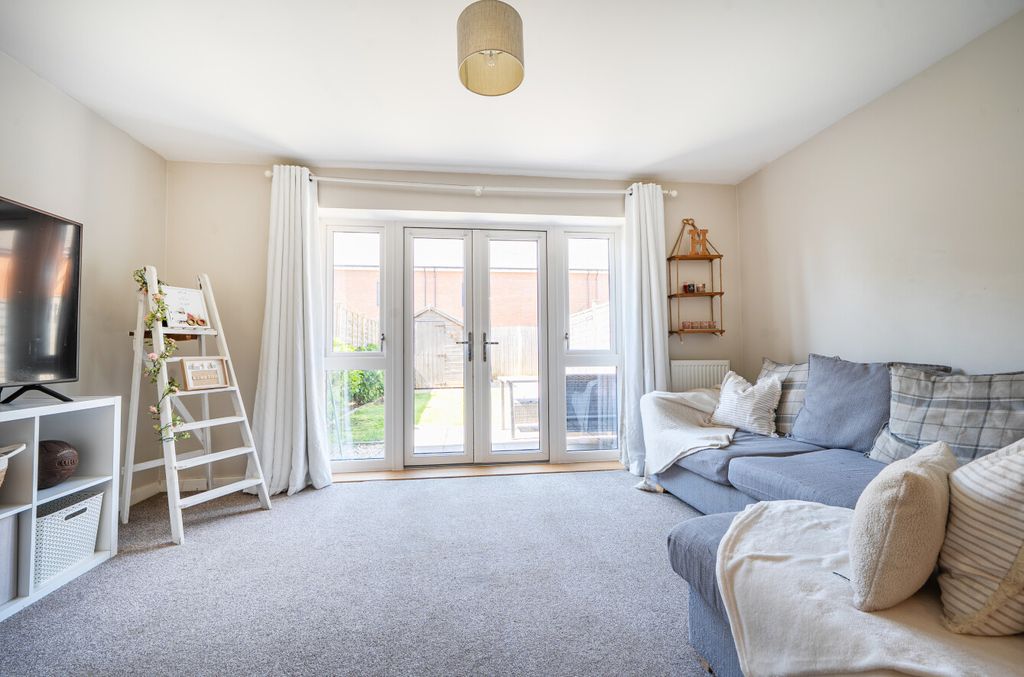 Property photo 3 of 9