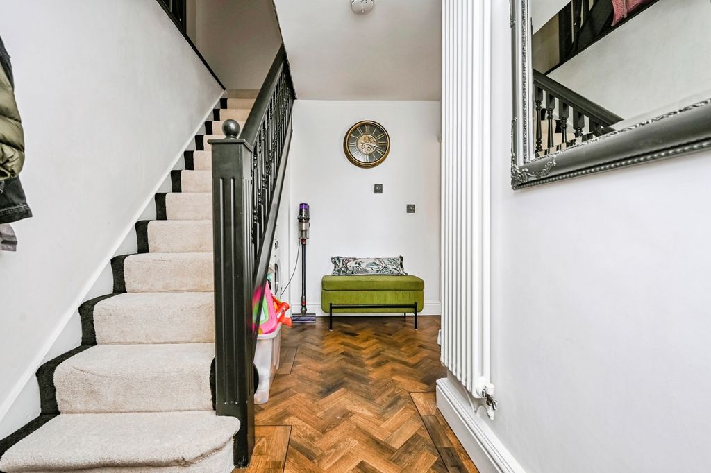 Property photo 2 of 16 Pbox-Img.Jpg