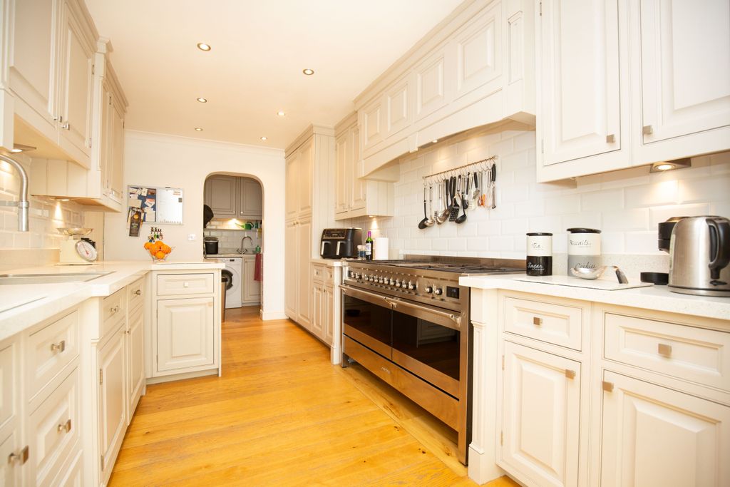 Property photo 2 of 39 Mw-3653