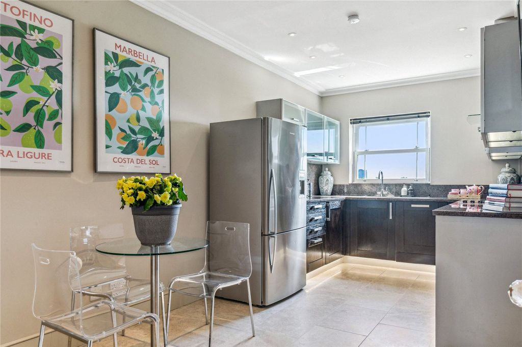 Property photo 3 of 17 Kitchen