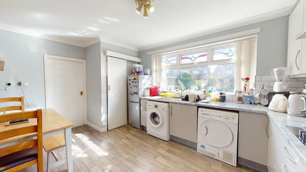 Property photo 3 of 20 Kitchen