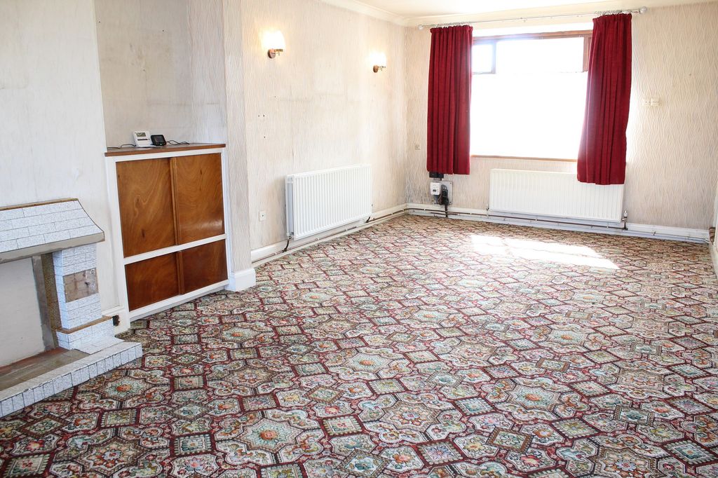 Property photo 3 of 12 Lounge - Dining Room Picture 2