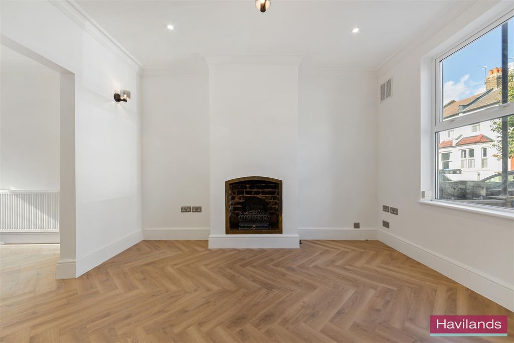 Property photo 2 of 12 22 Sterling Road, Enfield En2 0Ln-With Watermark-0
