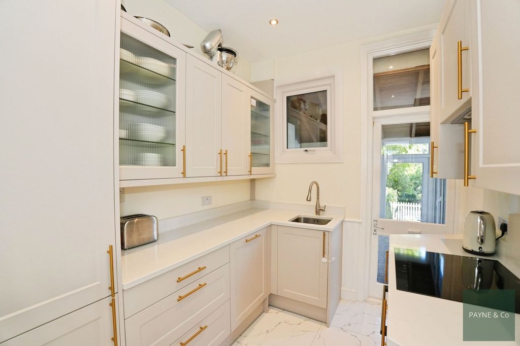Property photo 2 of 26
