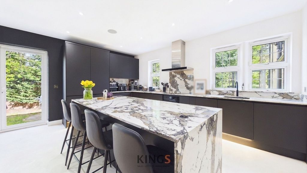 Property photo 2 of 42