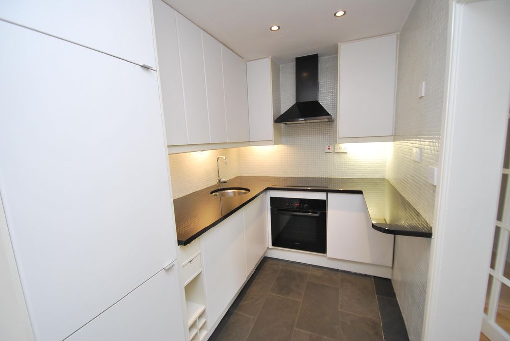 Property photo 3 of 8 Kitchen