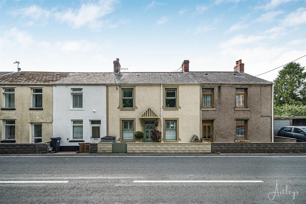 Property photo 1 of 19 Main Dwelling