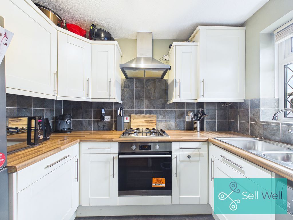 Property photo 3 of 15 Kitchen