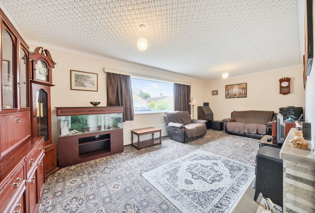 Property photo 3 of 8 1341595-18-68A5Aa...