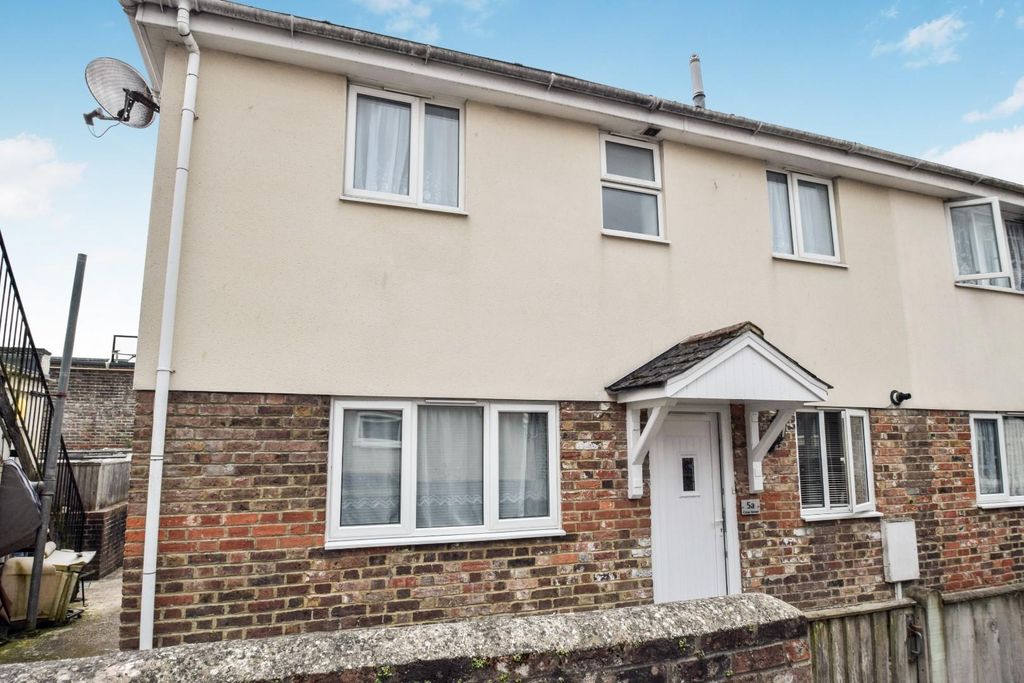 Property photo 1 of 7 5A Cross Street Enhanced.Jpg