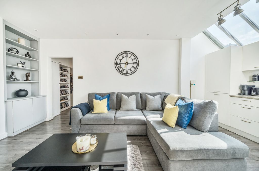 Property photo 2 of 18 1327951-6-68834c8...