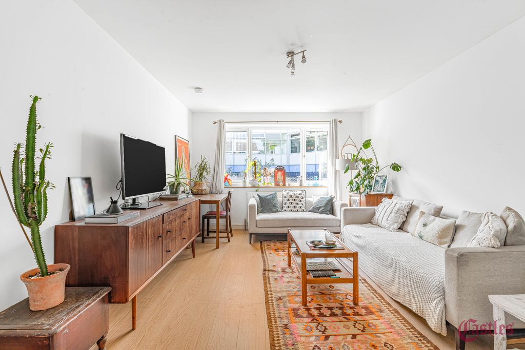 Property photo 1 of 19 Living Room