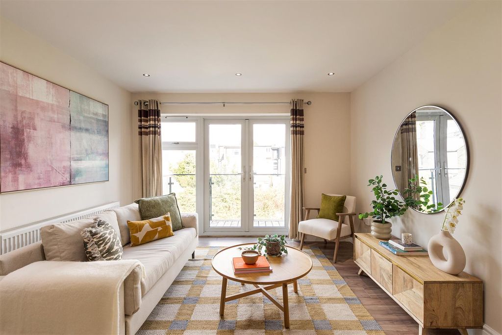 Property photo 2 of 20 Stainforth Road, E17