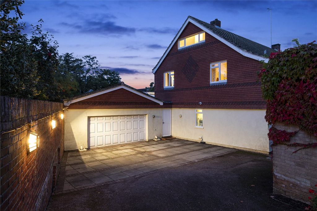 Property photo 2 of 16 Front Dusk