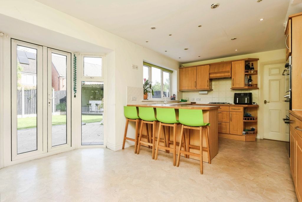 Property photo 3 of 27 Pbox-Img.Jpg