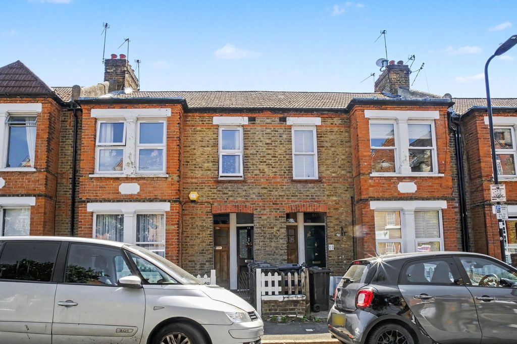 Property photo 1 of 15 62 Oaklands Road, Hanwell, London, W7 2Du