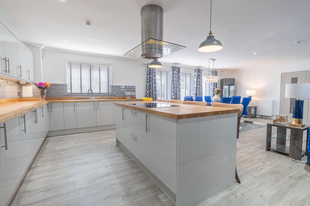 Property photo 1 of 33 Kitchen