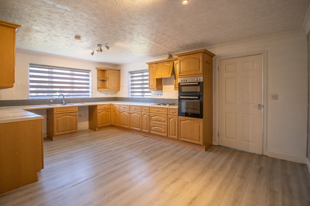 Property photo 3 of 19 5009556