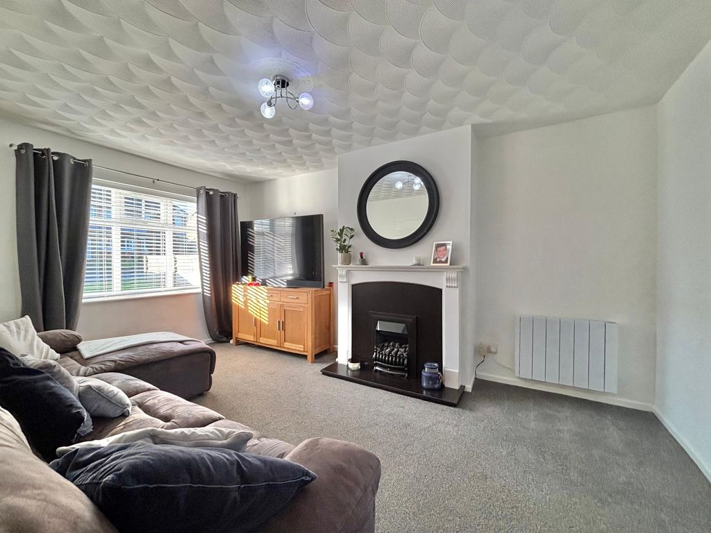 Property photo 2 of 17 Living Room