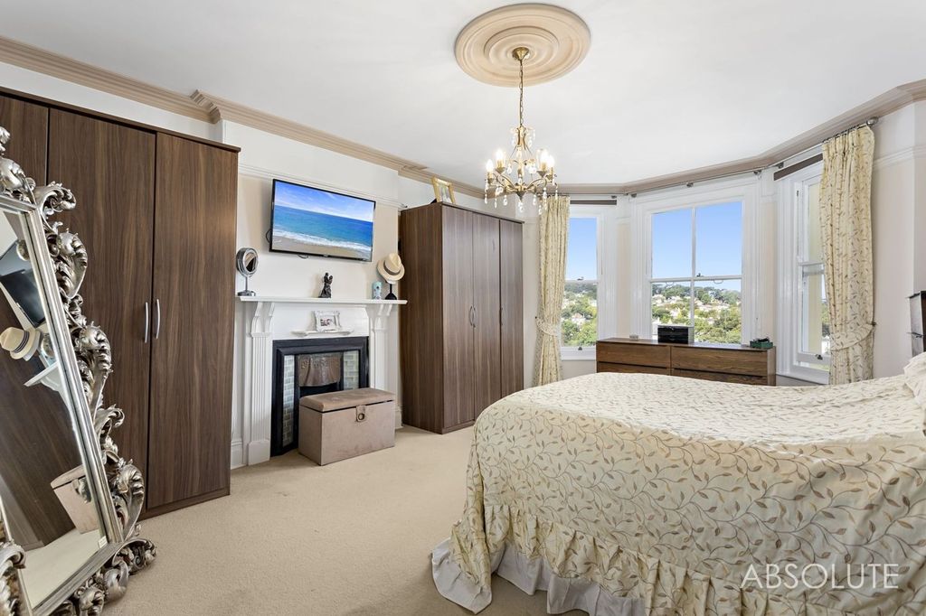 Property photo 3 of 22