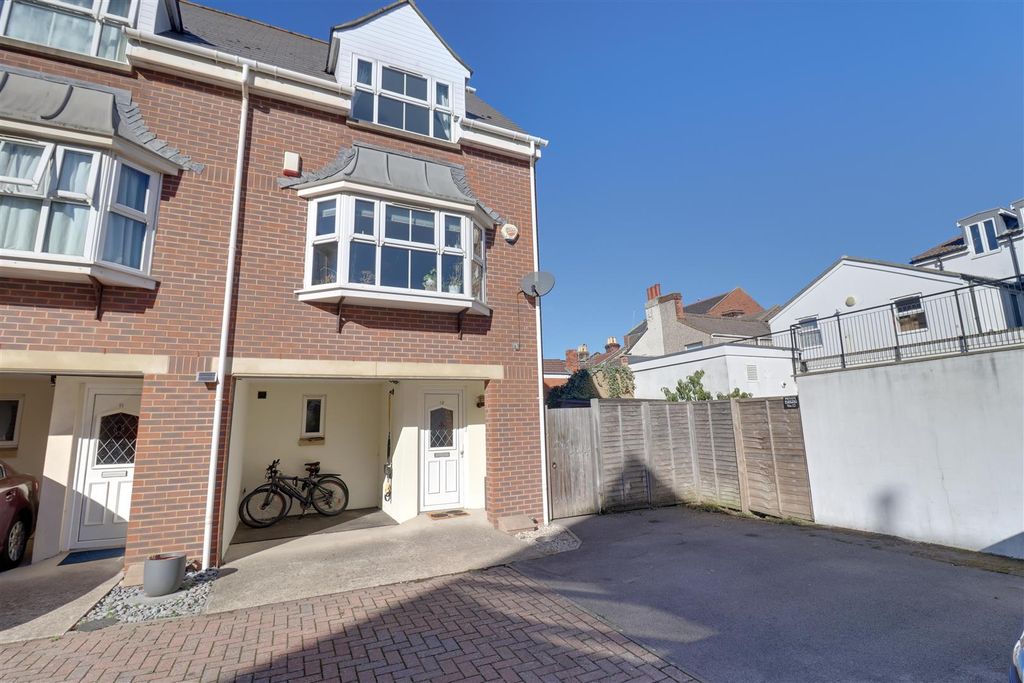 Property photo 1 of 27 73Ff8C50-Bc82-4C8E-Baff-95E87B025Ca9.Jpeg