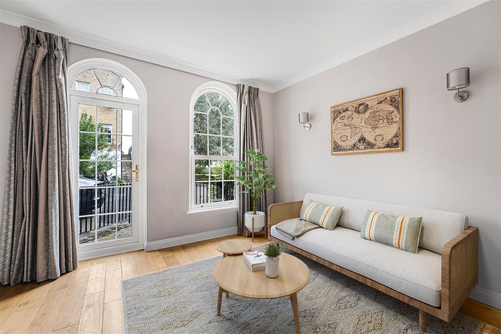 Property photo 2 of 20 Rotherhithe Street