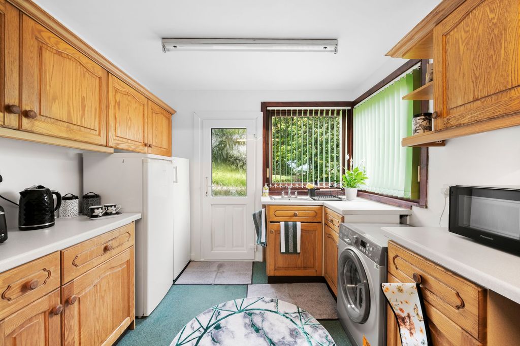 Property photo 3 of 33