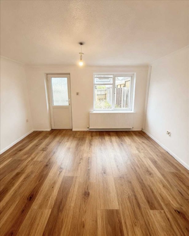 Property photo 2 of 9 Location &amp; Amenities: