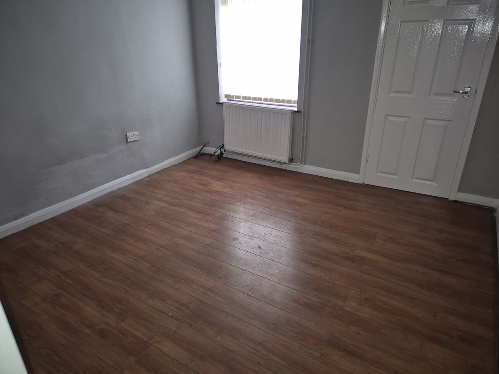 Property photo 3 of 11 Dining Room