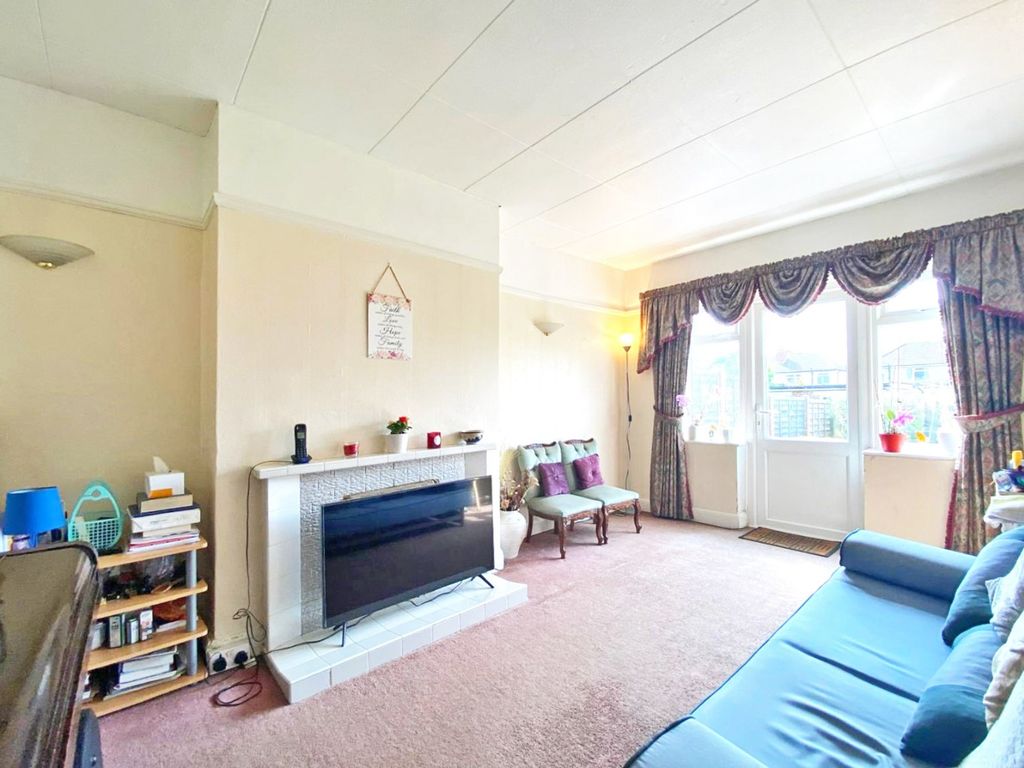 Property photo 3 of 11 4421704