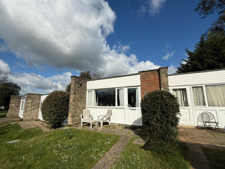 Property photo 1 of 6 Front (Exterior)