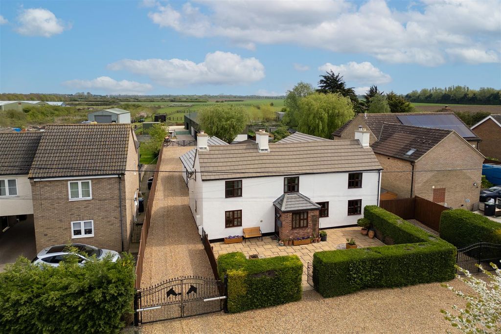Property photo 2 of 54 23A The Shade, Soham, --20.Jpg