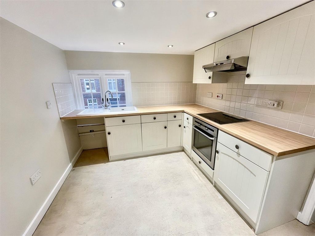 Property photo 3 of 7 Kitchen