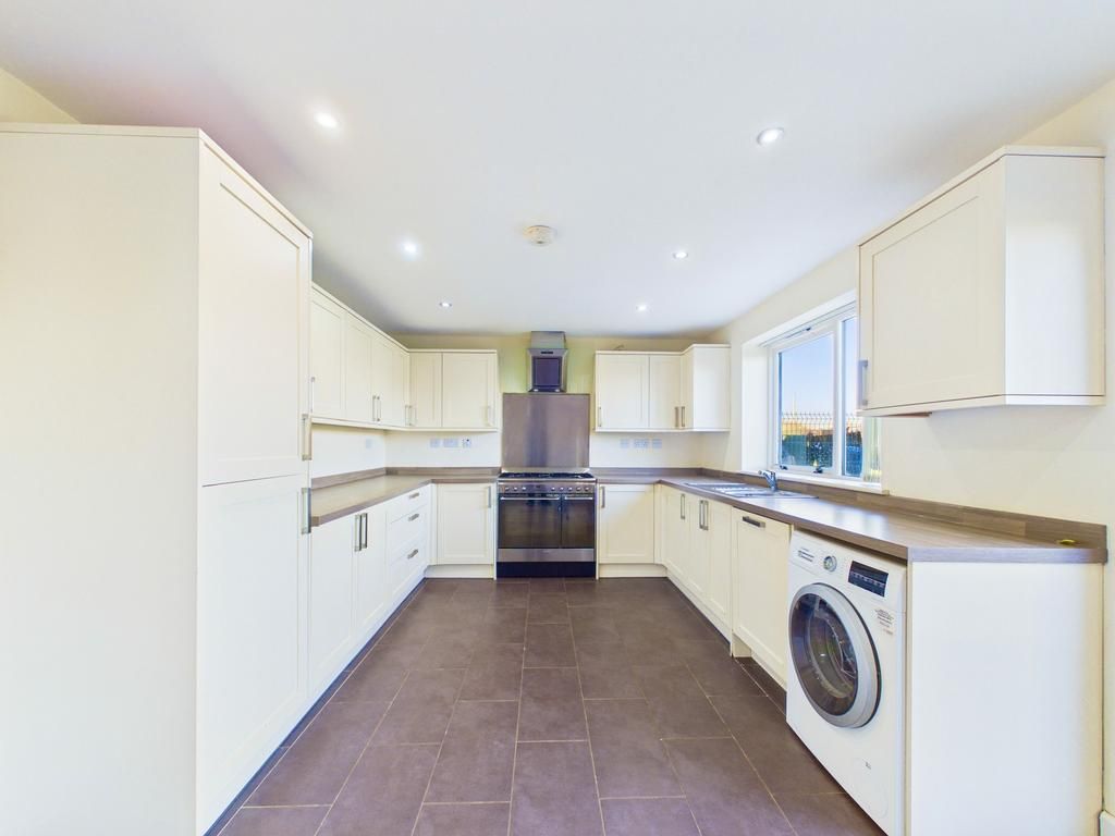 Property photo 2 of 31