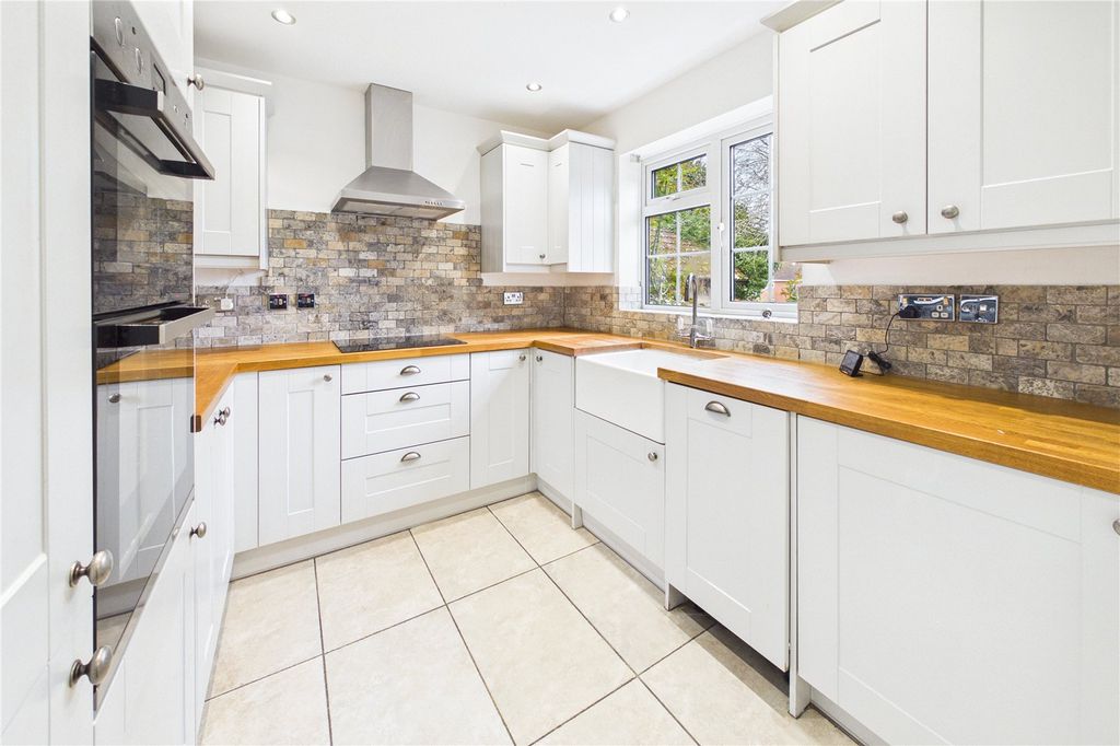 Property photo 3 of 14 Kitchen