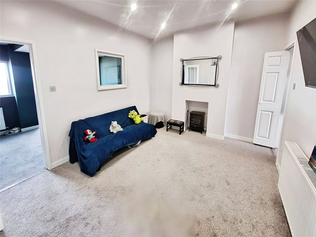 Property photo 3 of 15 Sitting/Dining Room