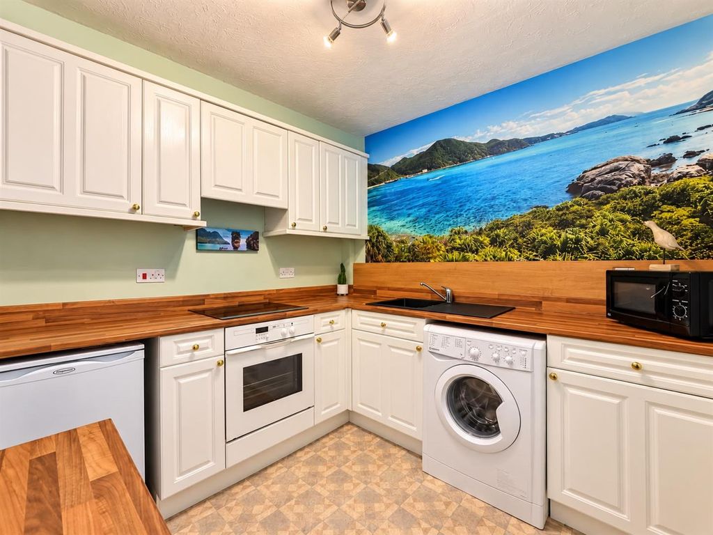 Property photo 2 of 9 2