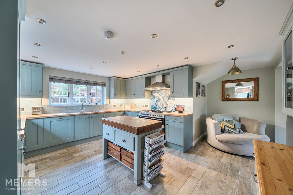 Property photo 3 of 22