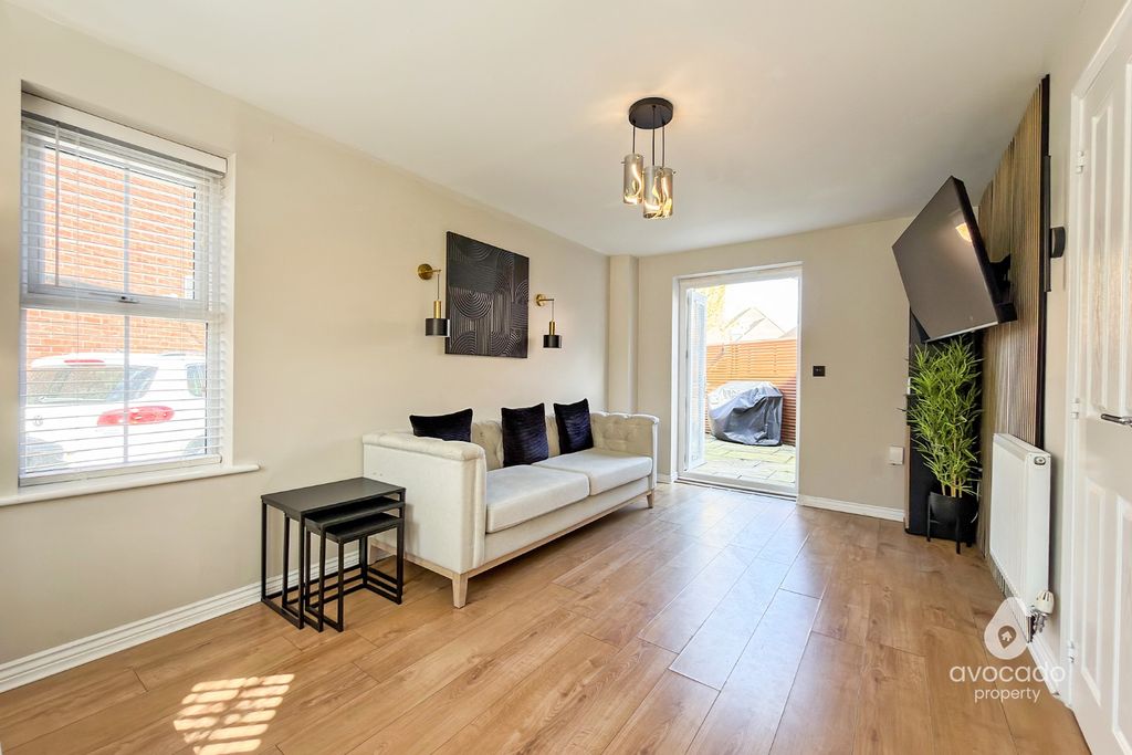 Property photo 3 of 17 5032295