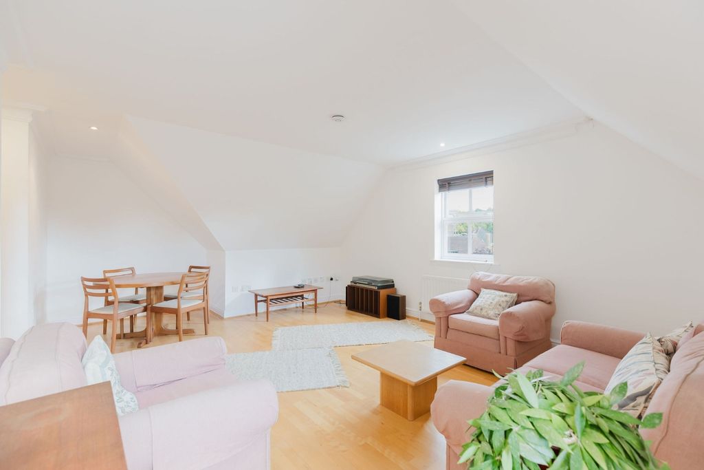 Property photo 3 of 12 5717432