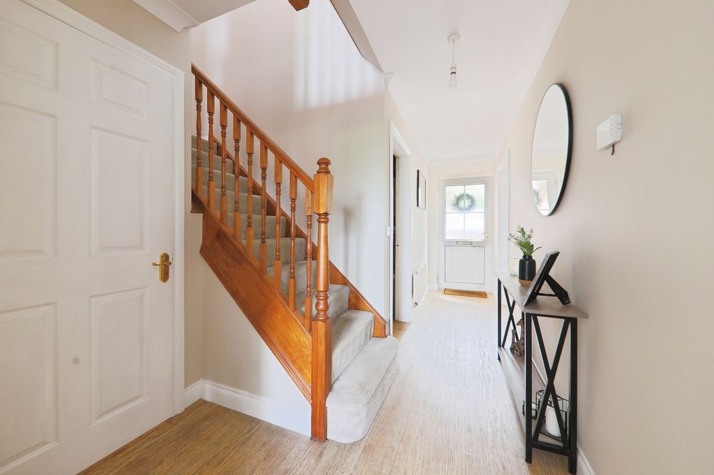 Property photo 2 of 17 4357064